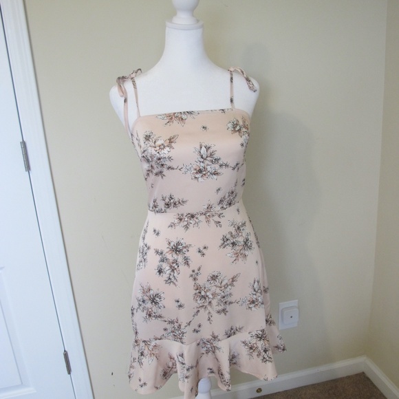 🔴🔴🔴SOLD🔴🔴🔴Express Women's Spring bridal shower Easter Casual Dress - Picture 9 of 9